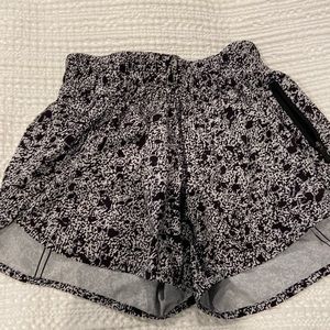 Lululemon Tracker shorts. Size 4